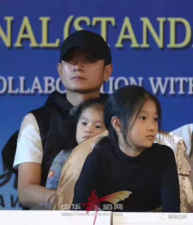 文章马伊琍大女儿文君竹参加拉丁舞比赛荣获第