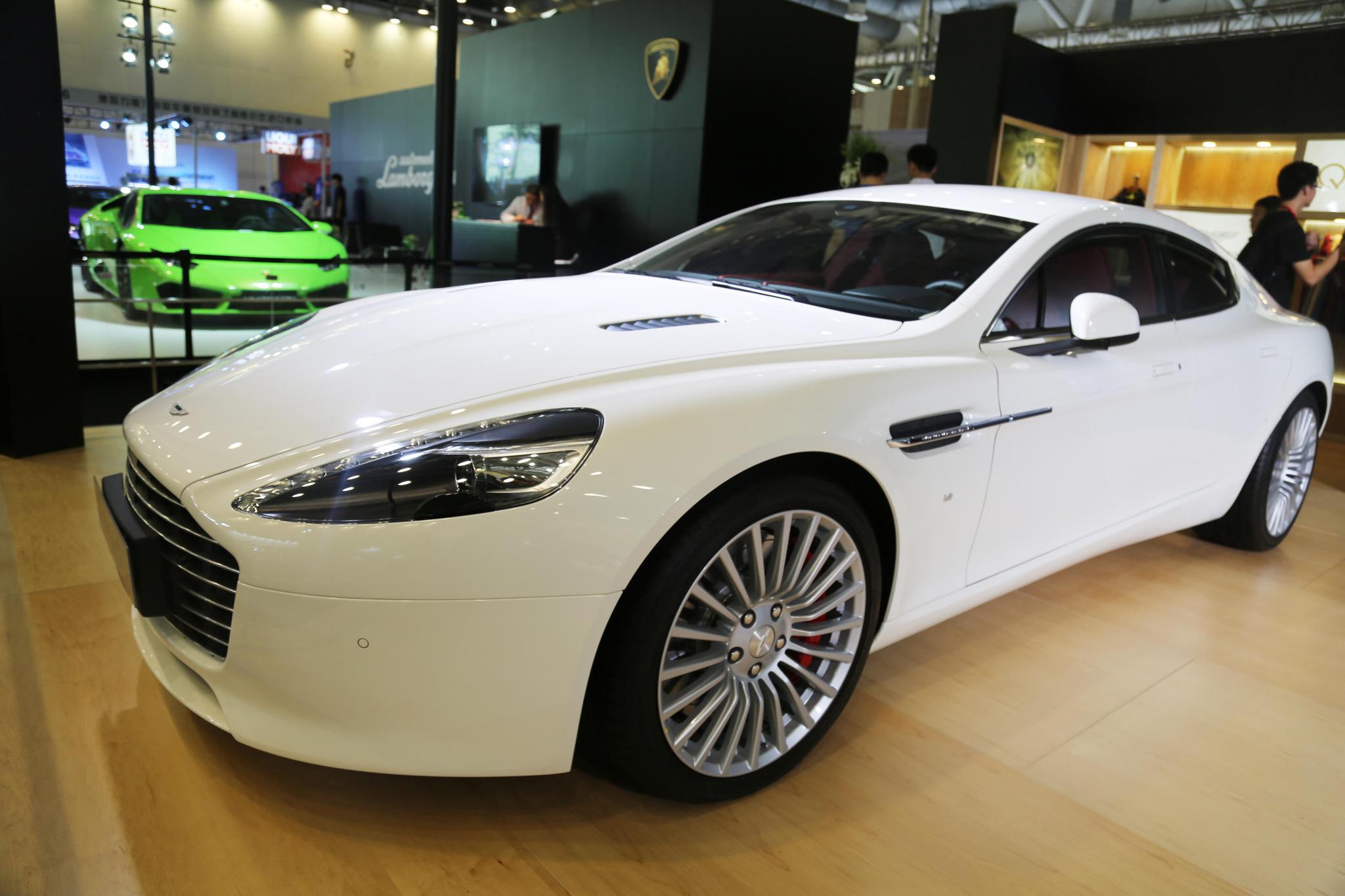 300万:兰博基尼Huracan、阿斯顿马丁Rapide、讴歌NSX,你选谁