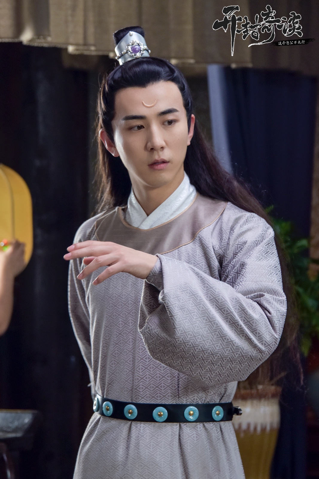 李川版"最白包拯"人气猛增 《开封奇谈》播放量破两亿