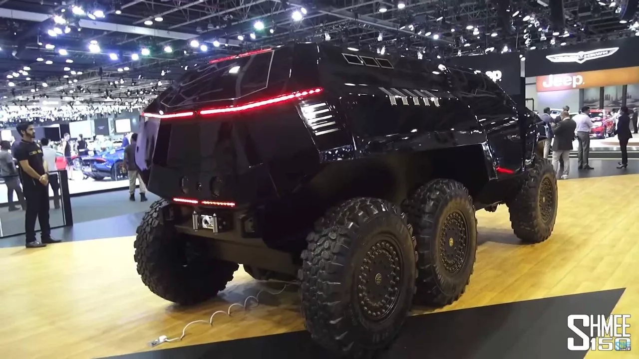 六轮越野猛兽出没,奔驰g63 amg 6x6见了都吓傻!