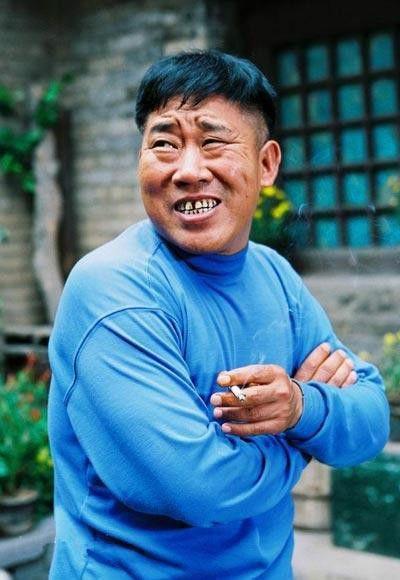 1989年,杜旭东凭借电影出道,自此开始了"反派专业户"的演艺生涯,1997