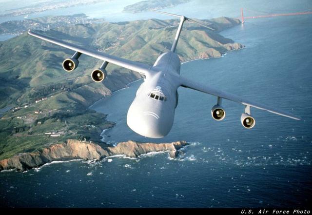 谈起军用运输机,很多军迷朋友第一时间想到的可能是伊尔76,c-130和