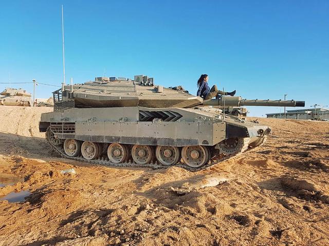 以色列研制超级变态的梅卡瓦坦克,重70吨如同怪物装46台电脑