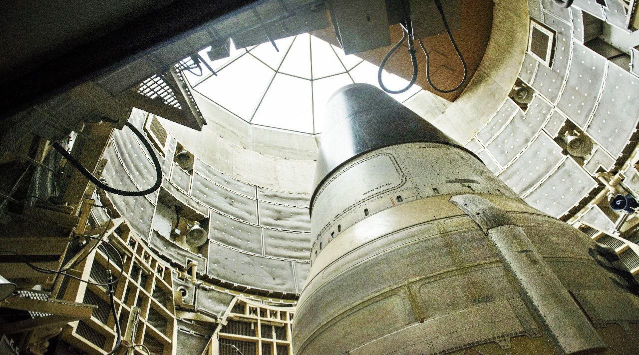 央视罕见曝光火箭军"地下核长城"!纵横5000公里美国导弹打不穿