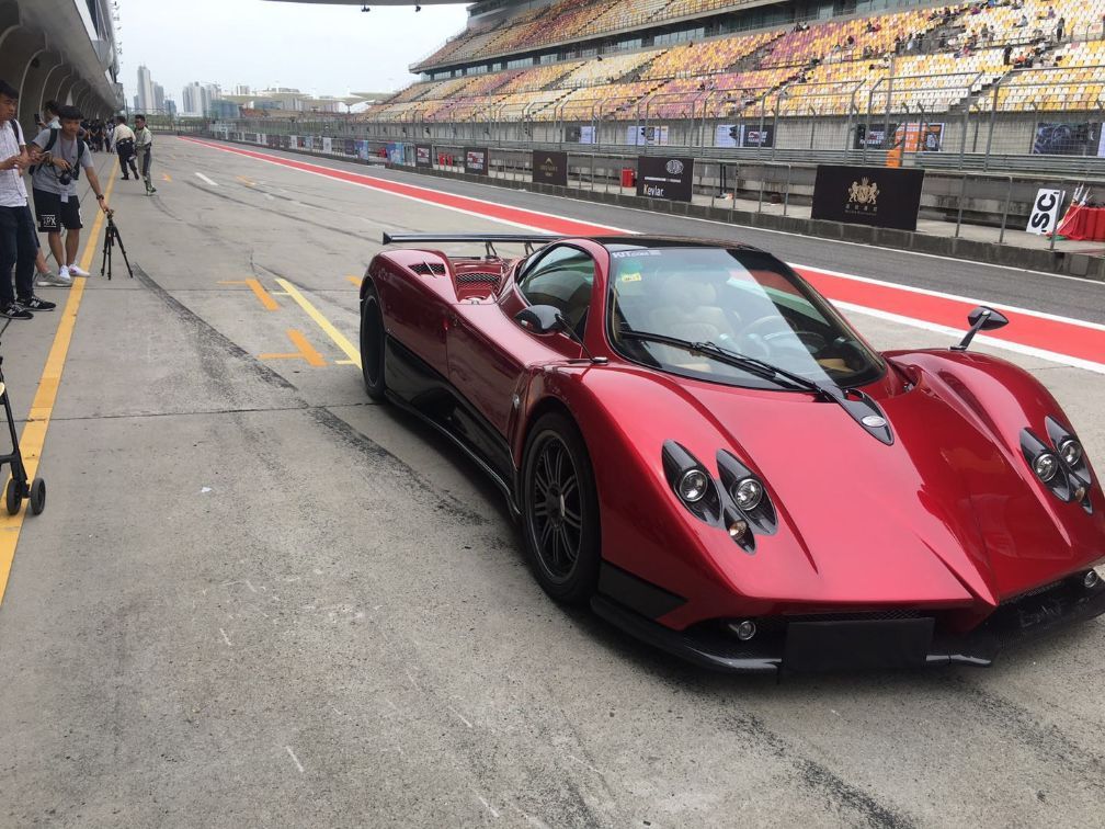 大陆帕加尼就几台,全部加起来,里程总数不超1万公里