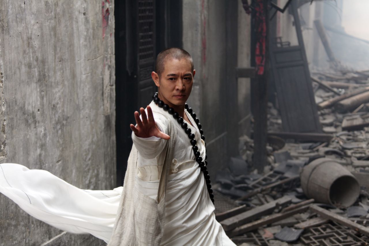 她曾荣获亚洲小姐冠军,李连杰为她净身出户,今56岁豪车出行!