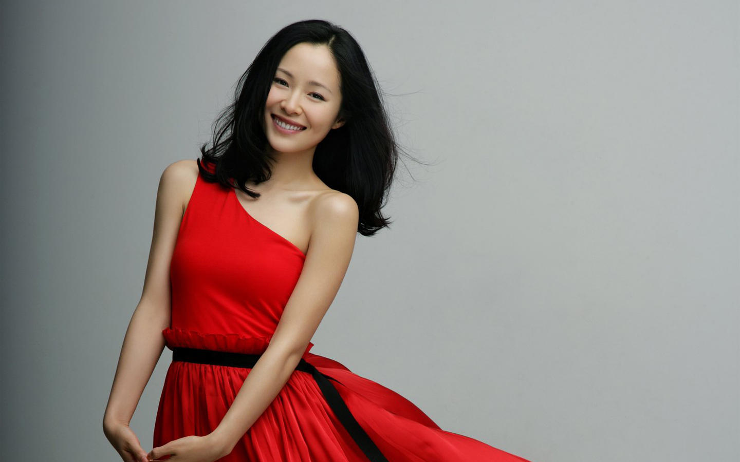 唱歌电影是副业,慈善公益是一生事业,她是娱乐圈的另类女文青
