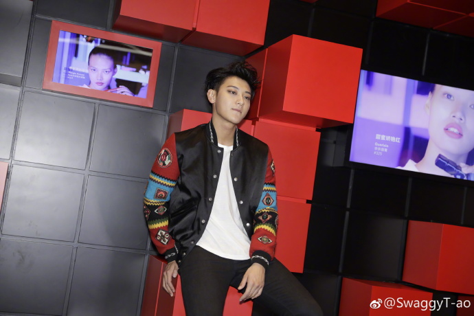 取代周杰伦,黄子韬微博改名要做嘻哈之王?这次