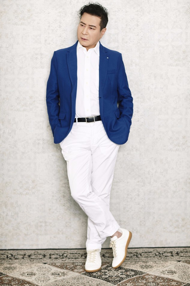 许文广冬日写真来袭 优雅气质尽显绅士风度