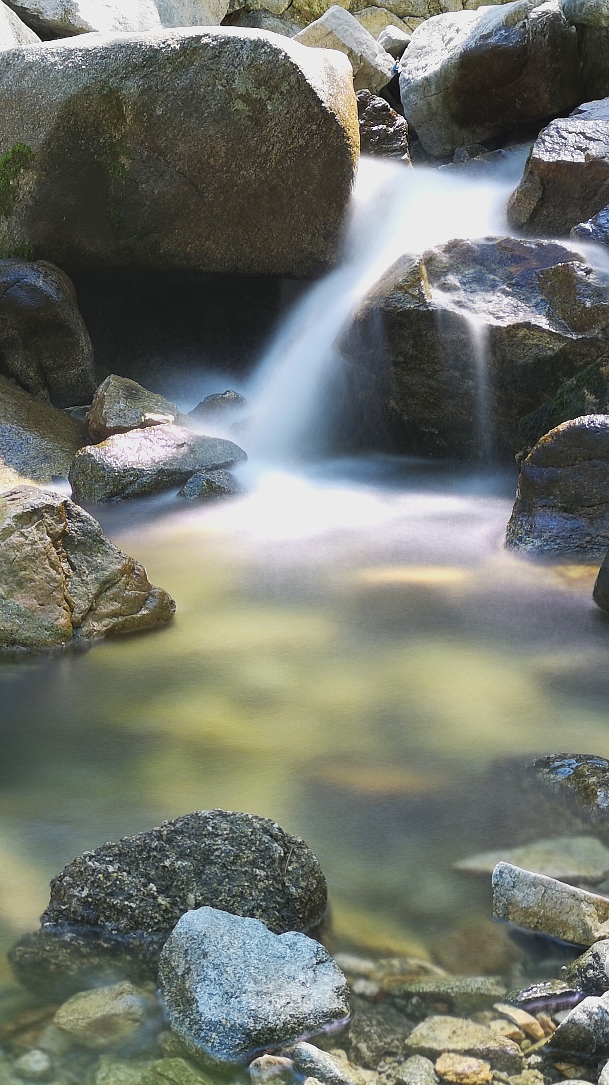 秦岭汤峪深处小河流水享清凉