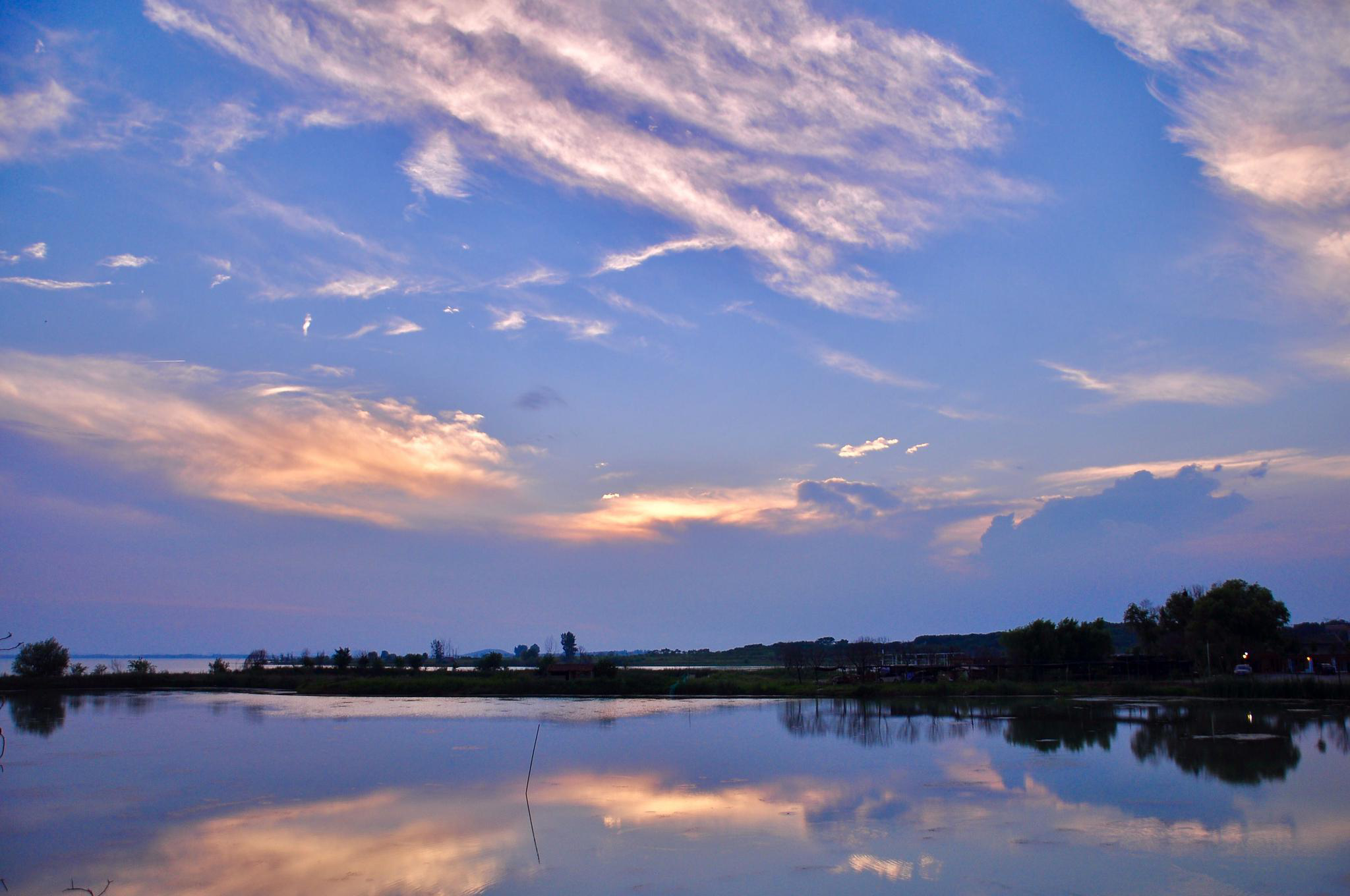 一抹霞光梁子湖湖北省鄂州市