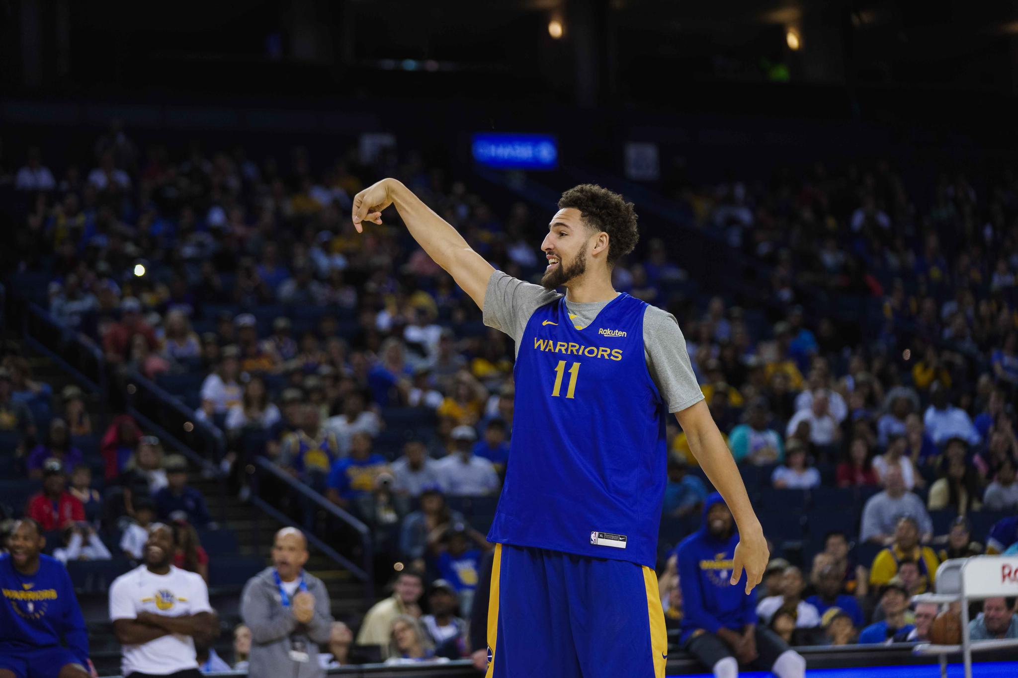 勇士公开训练图集,库里汤普森