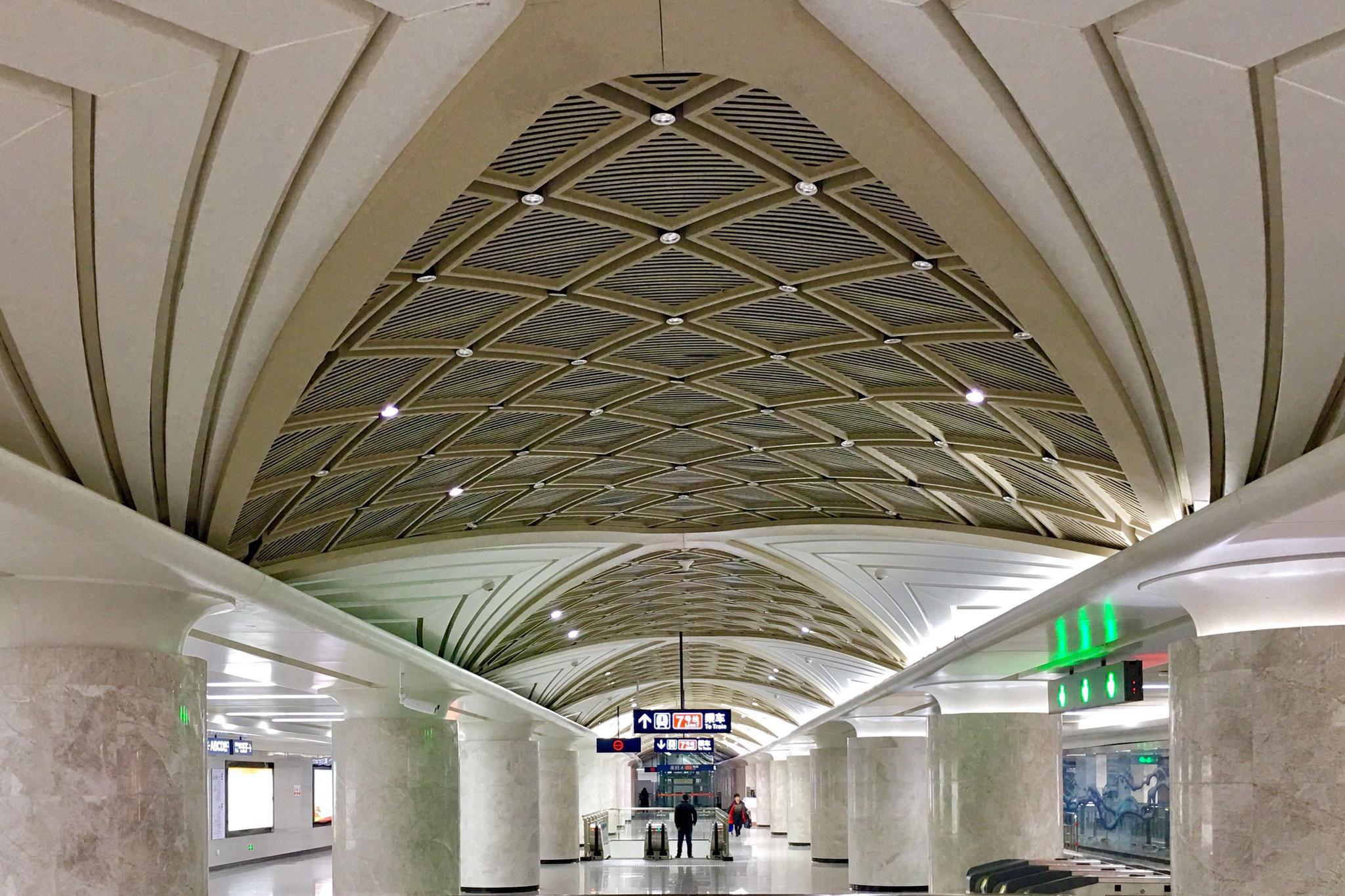 武汉轨道交通地铁2号线 螃蟹岬站站台