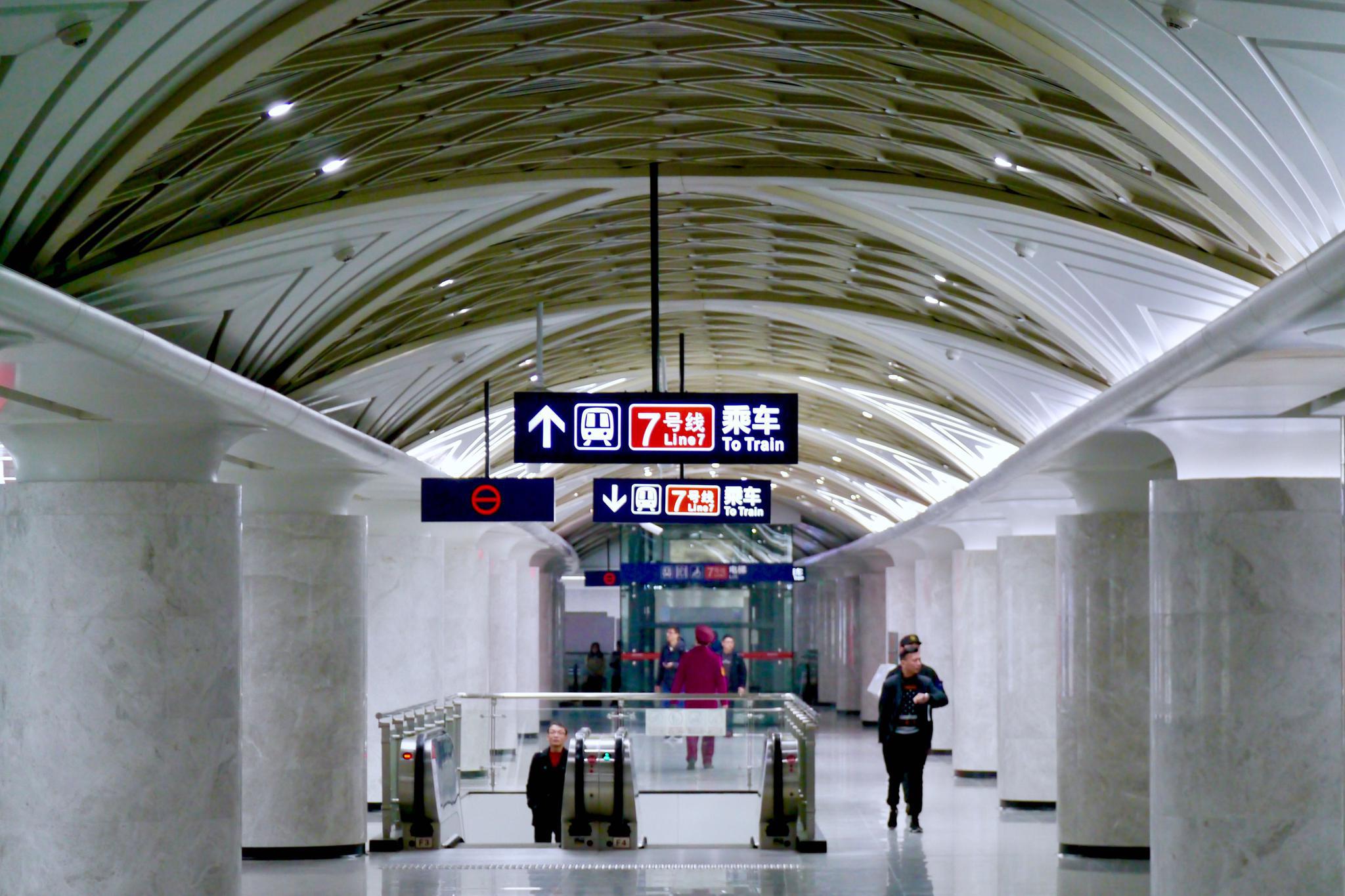 武汉轨道交通地铁2号线螃蟹岬站站台