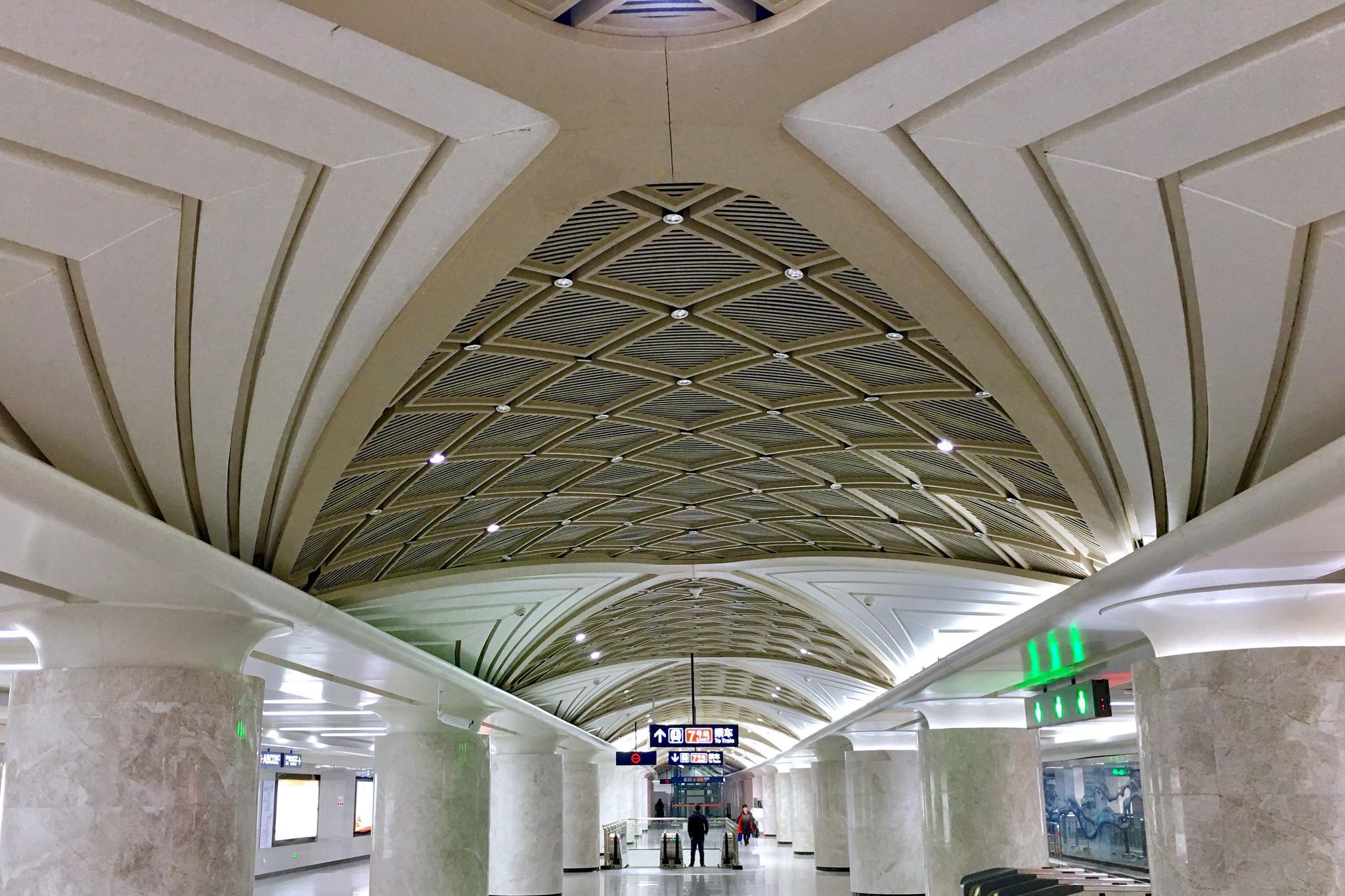 武汉轨道交通地铁2号线螃蟹岬站站台