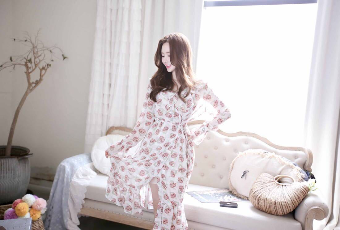 韩国时装美女模特居家睡裙性感长腿私房写真照