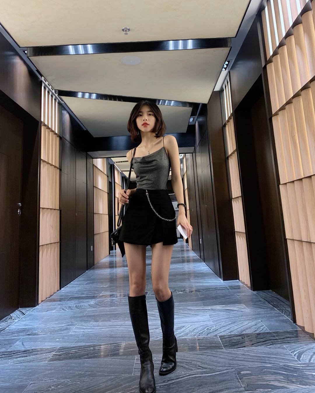 超瘦的女生短裙是不二选择