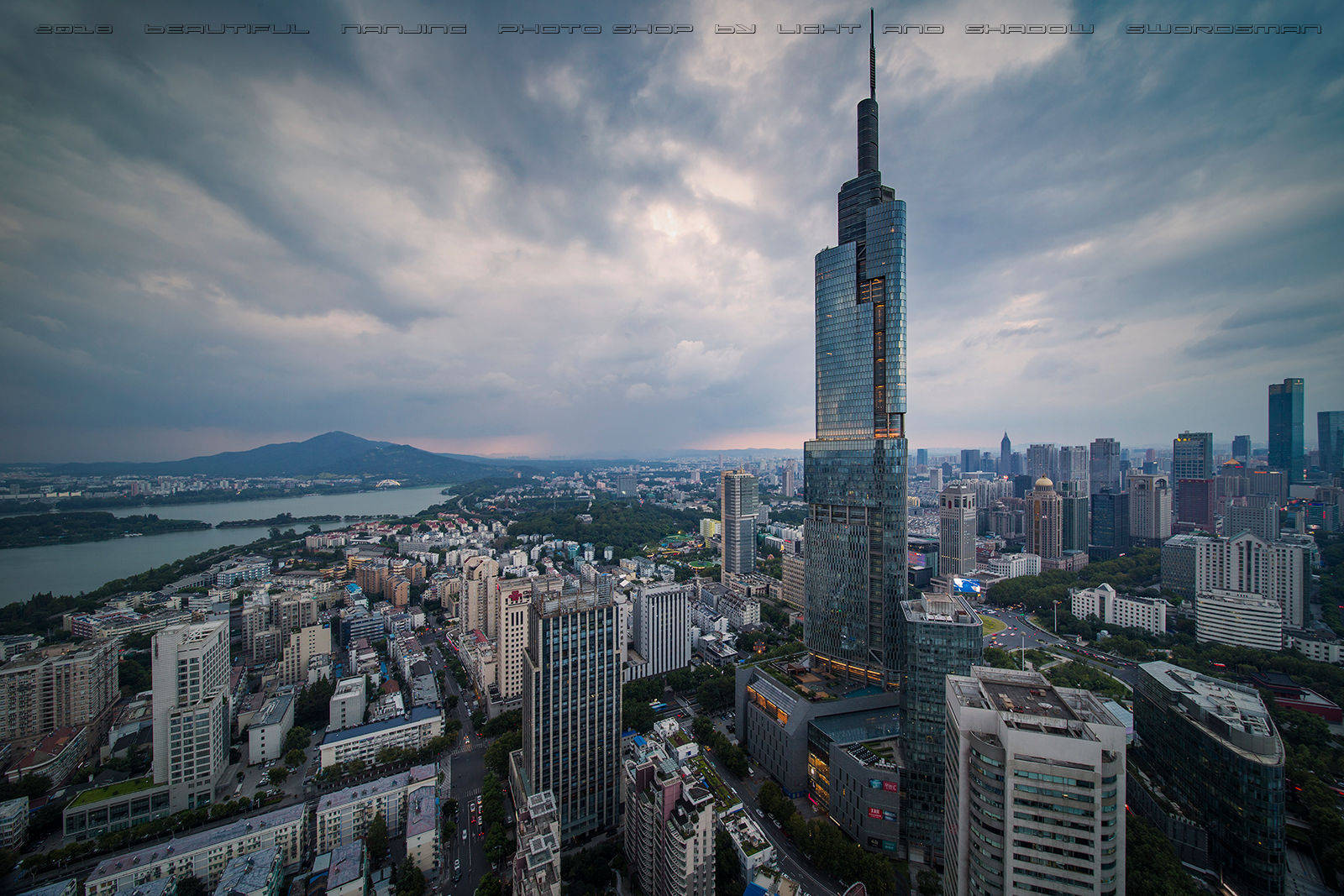摄影欣赏——暴雨前的南京城.