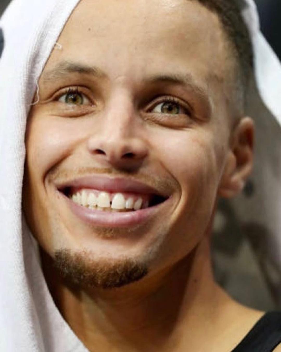 剃了胡子的库里梦回10赛季