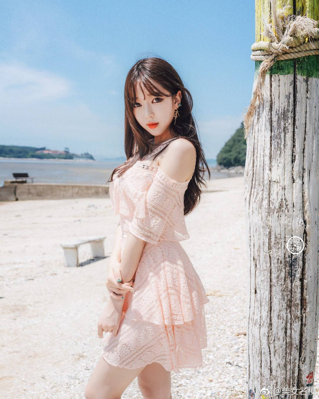 气质好颜值高的美女穿什么样的衣服都是那么美