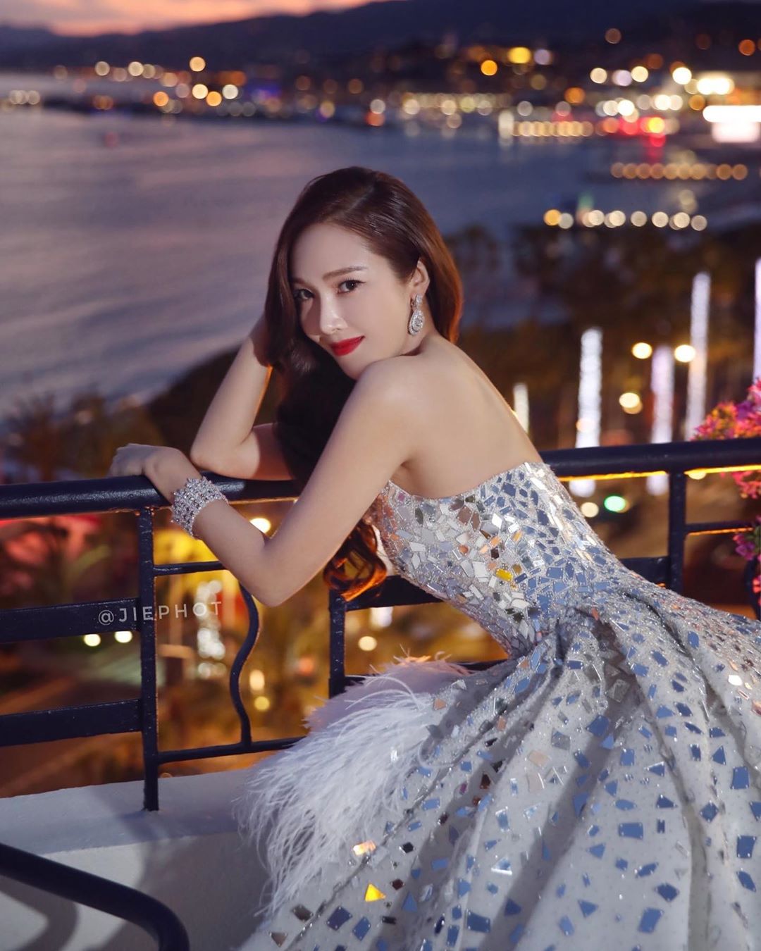 戛纳最佳红毯造型,郑秀妍的羽毛裙