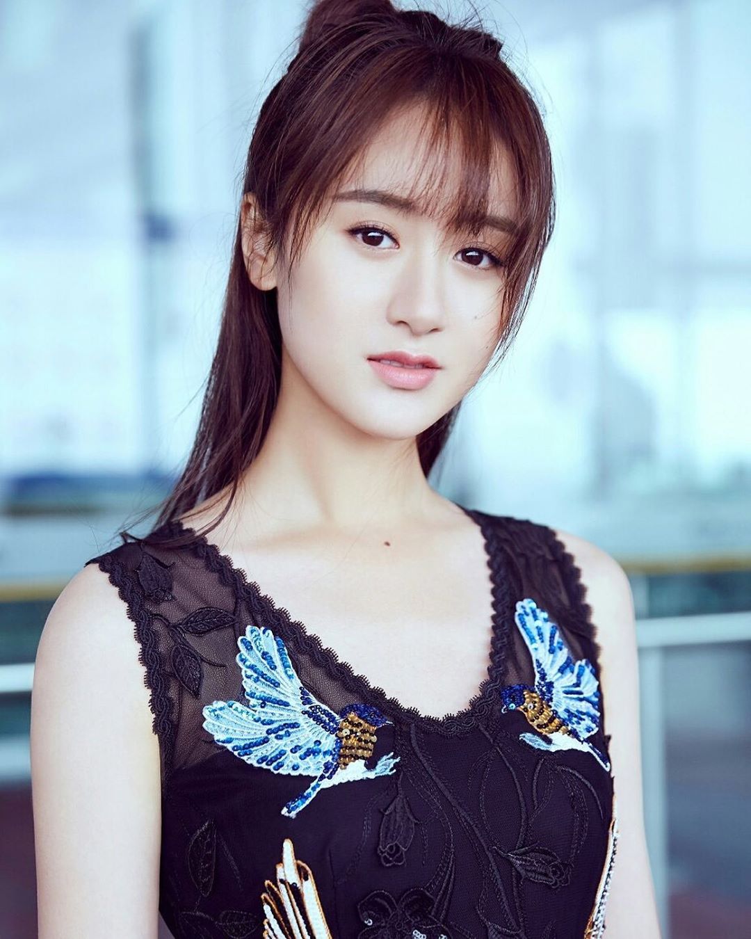 袁冰研一脸清新的美丽,灵秀清澈!