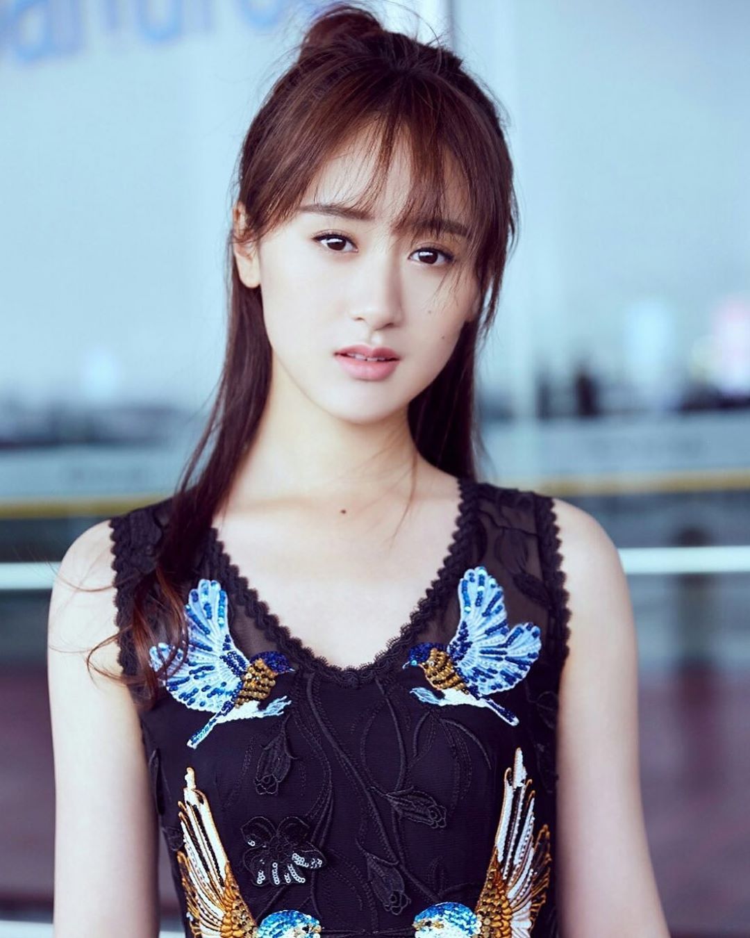 袁冰研一脸清新的美丽,灵秀清澈!