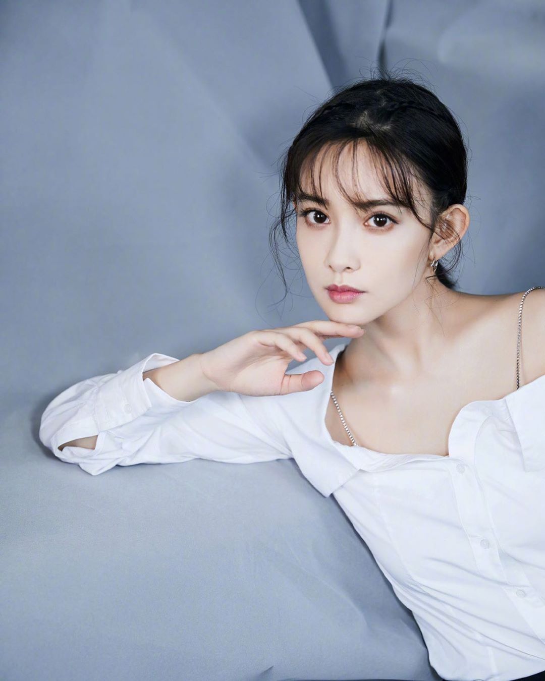 孟子义露肩装锁骨杀,超a哦!