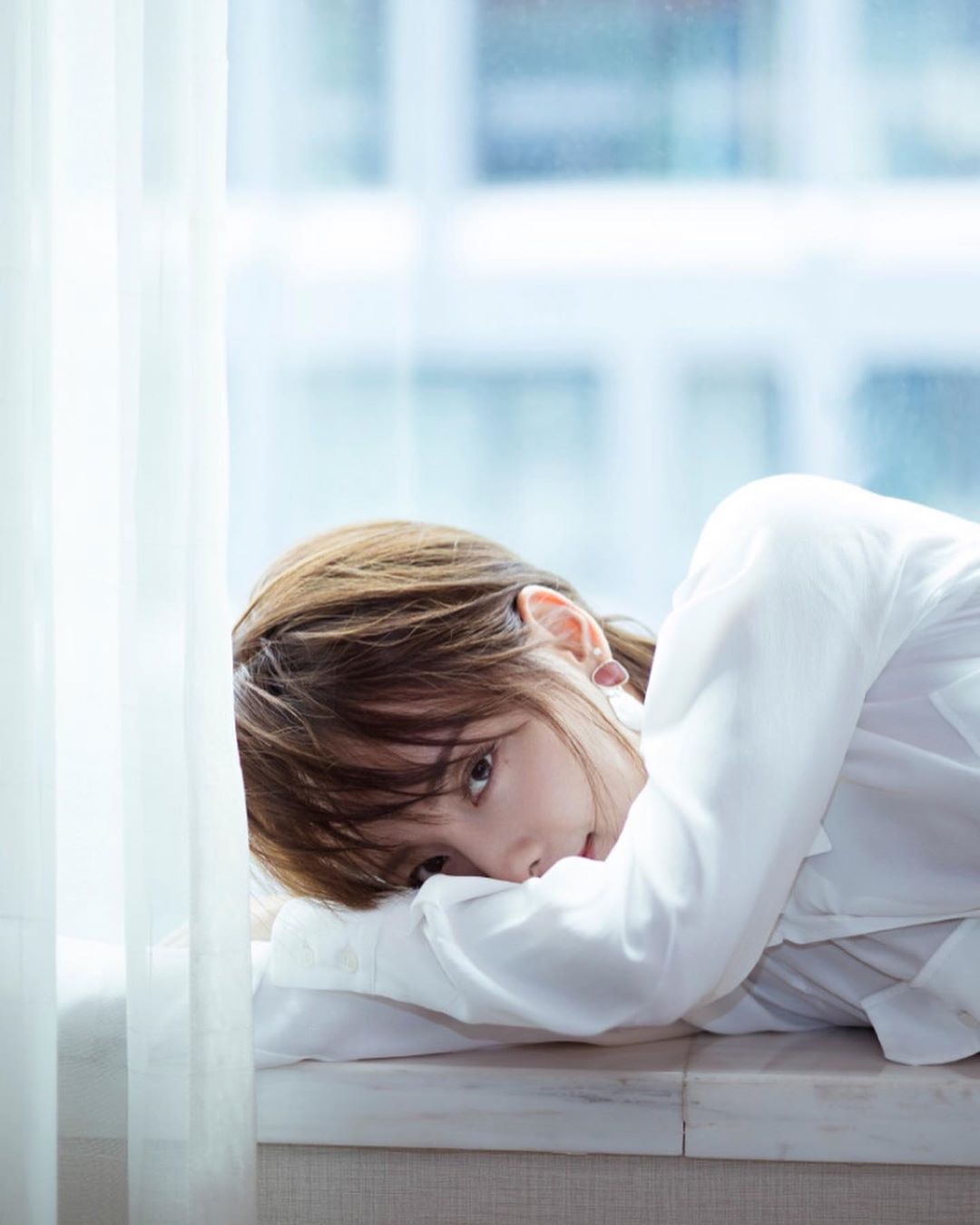 张嘉倪短发白衬衫,温婉的气质楚楚动人哦!