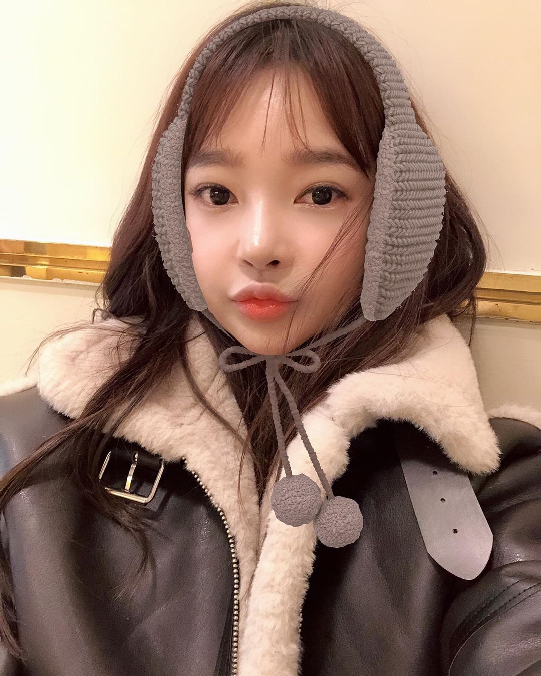 可爱的小姐姐,嘟嘴的样子好萌呀.