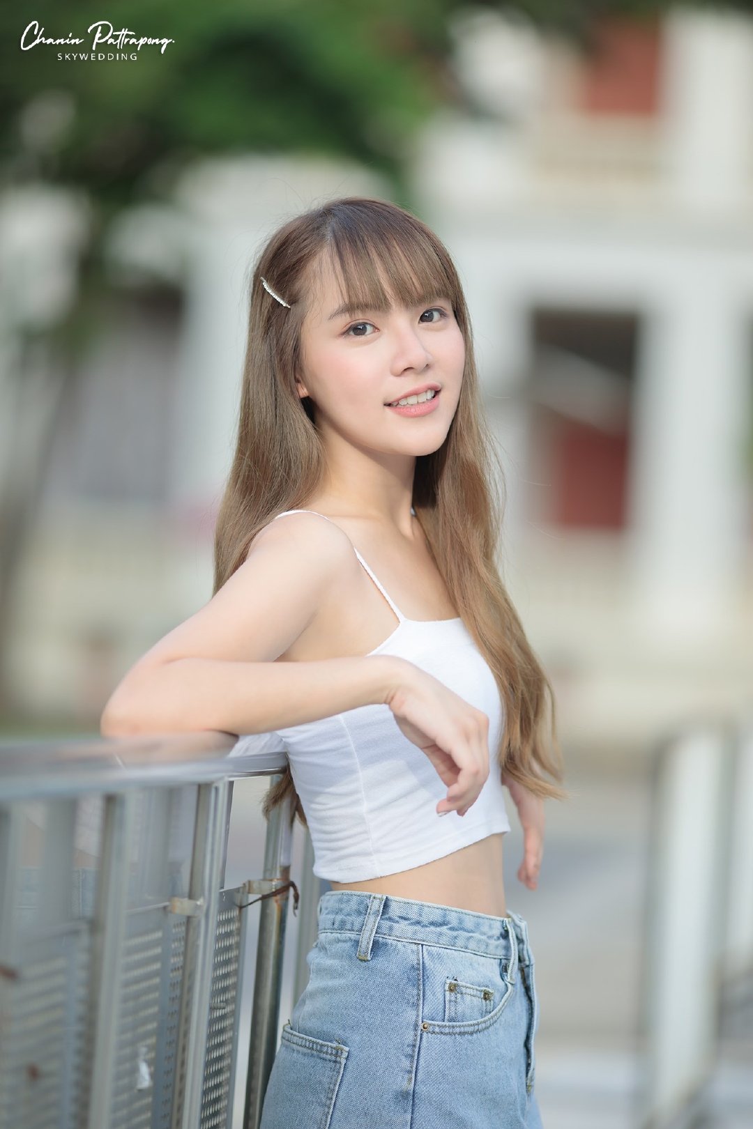 穿白色吊带的青春美少女,好清新.