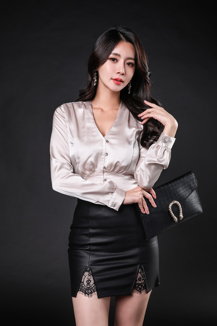 气质熟女性感身材大长腿美照