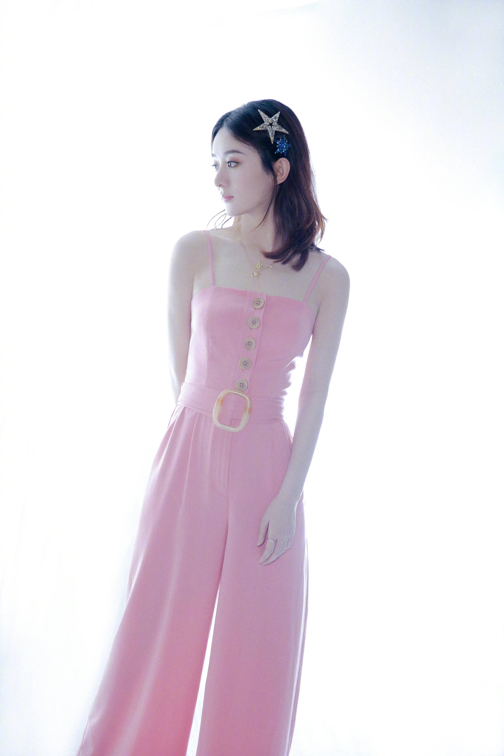 赵丽颖身穿粉色连体裤出席,破怀孕传闻!