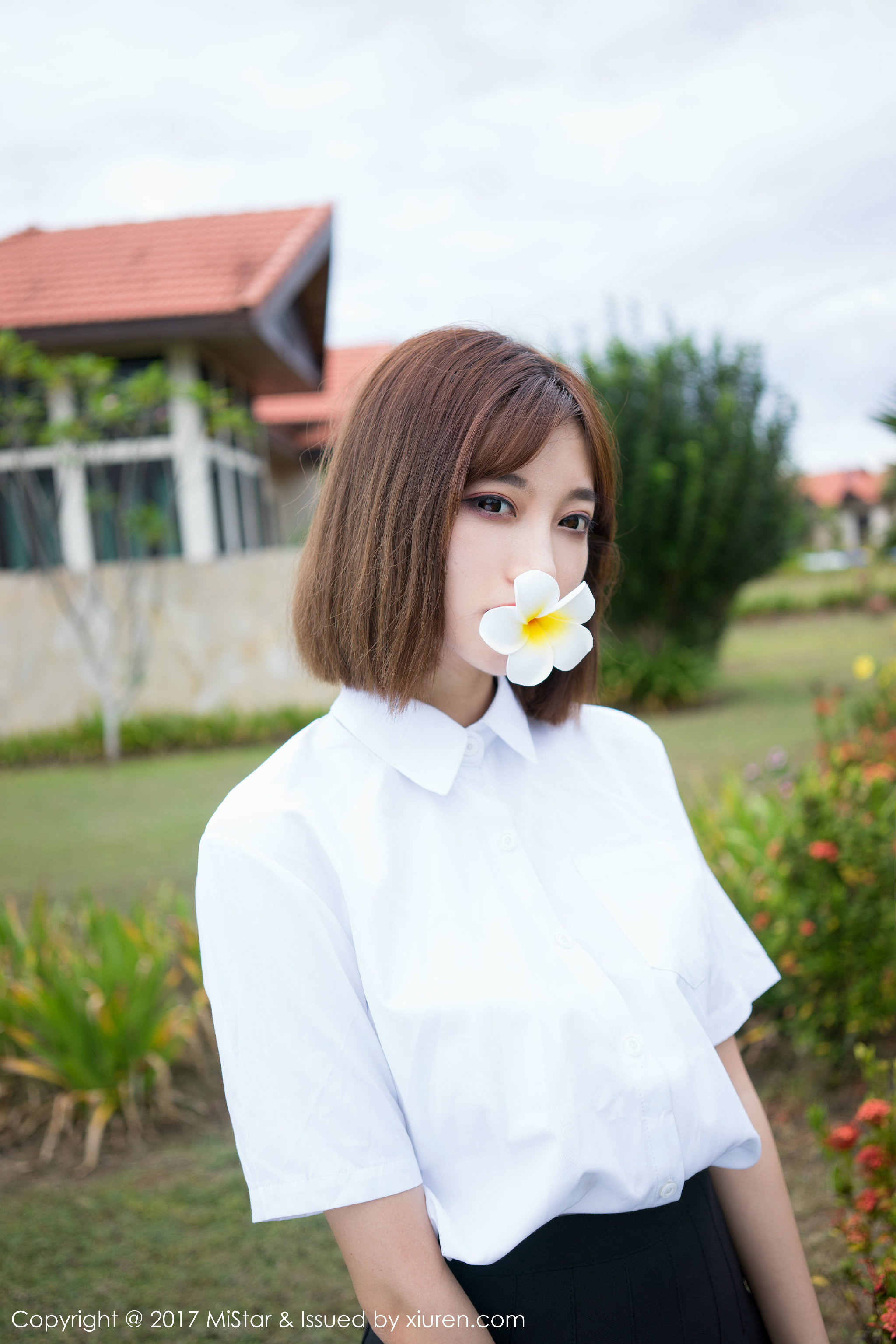 短发靓丽少女户外阳光运动迷人身姿美照