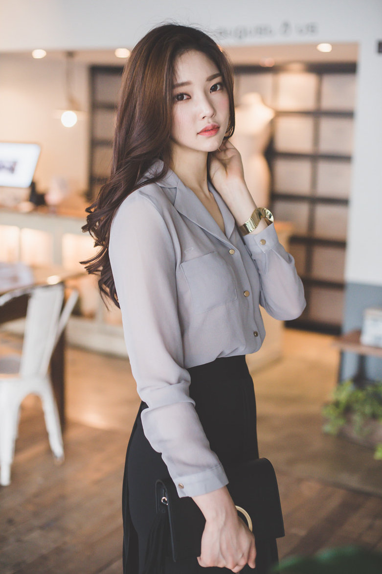 美丽大方的女生,优雅端庄的感觉真好.