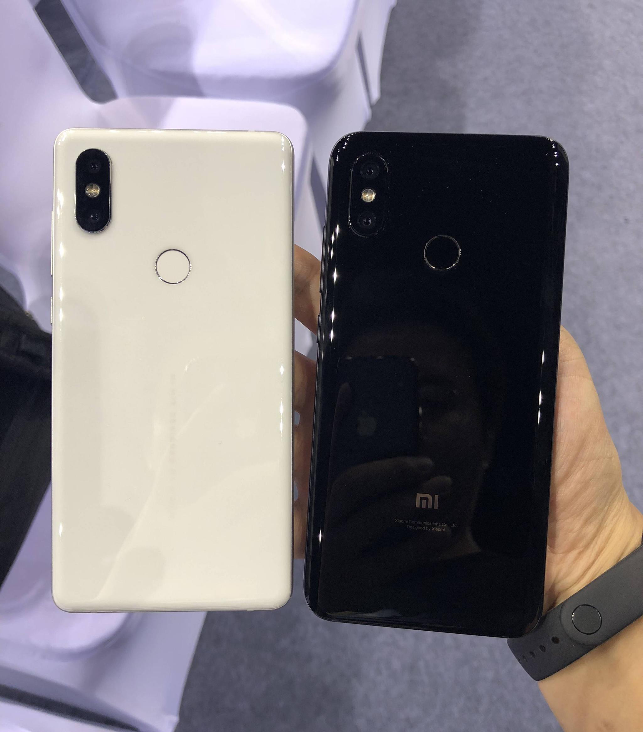 小米8 外观对比小米 mix 2s