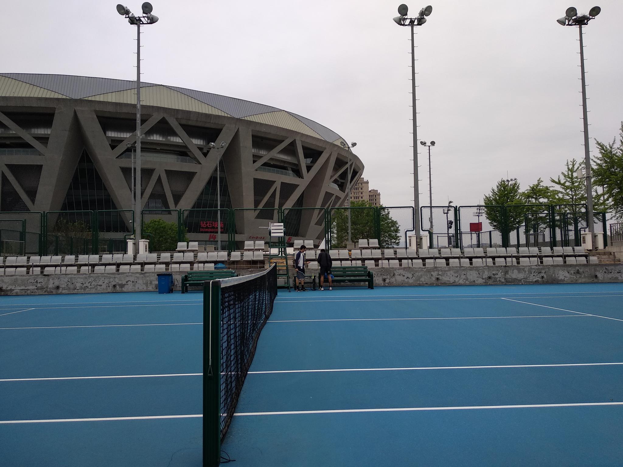 国家网球中心,来中网的室外场地打个球.