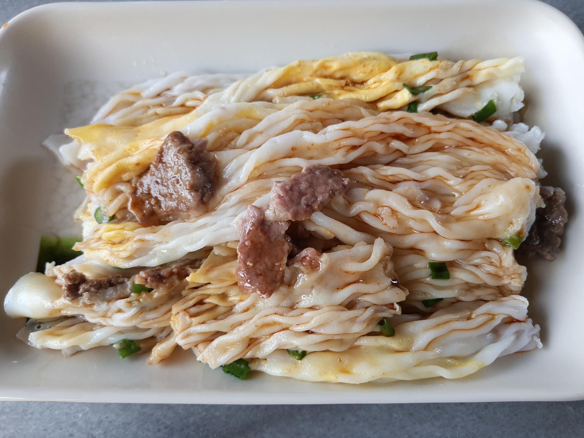 午饭清肠胃牛肉鸡蛋肠粉7元一流猪红粥6元一般