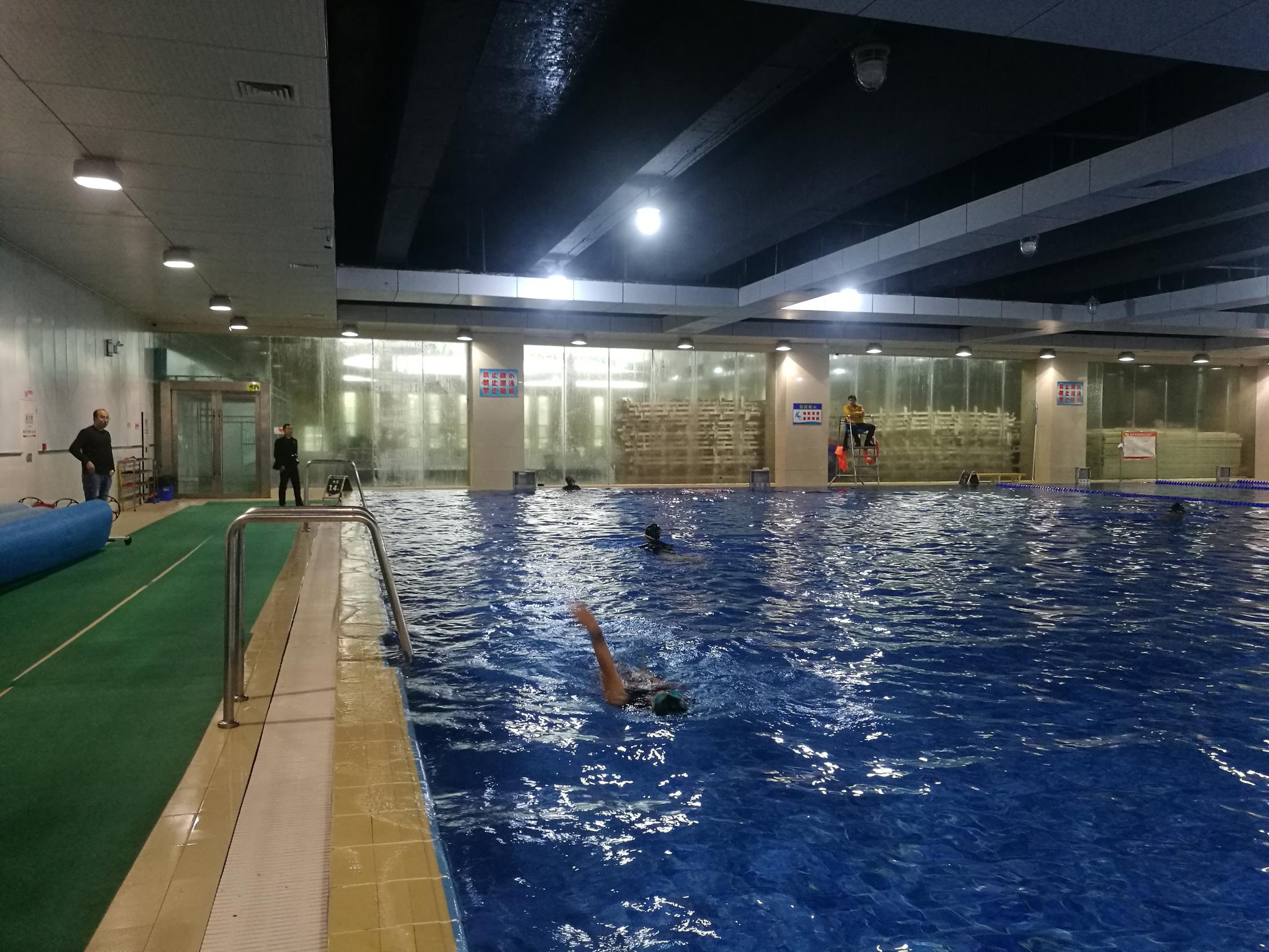 如皋体育局媒体开放日,参观奥体中心游泳馆.