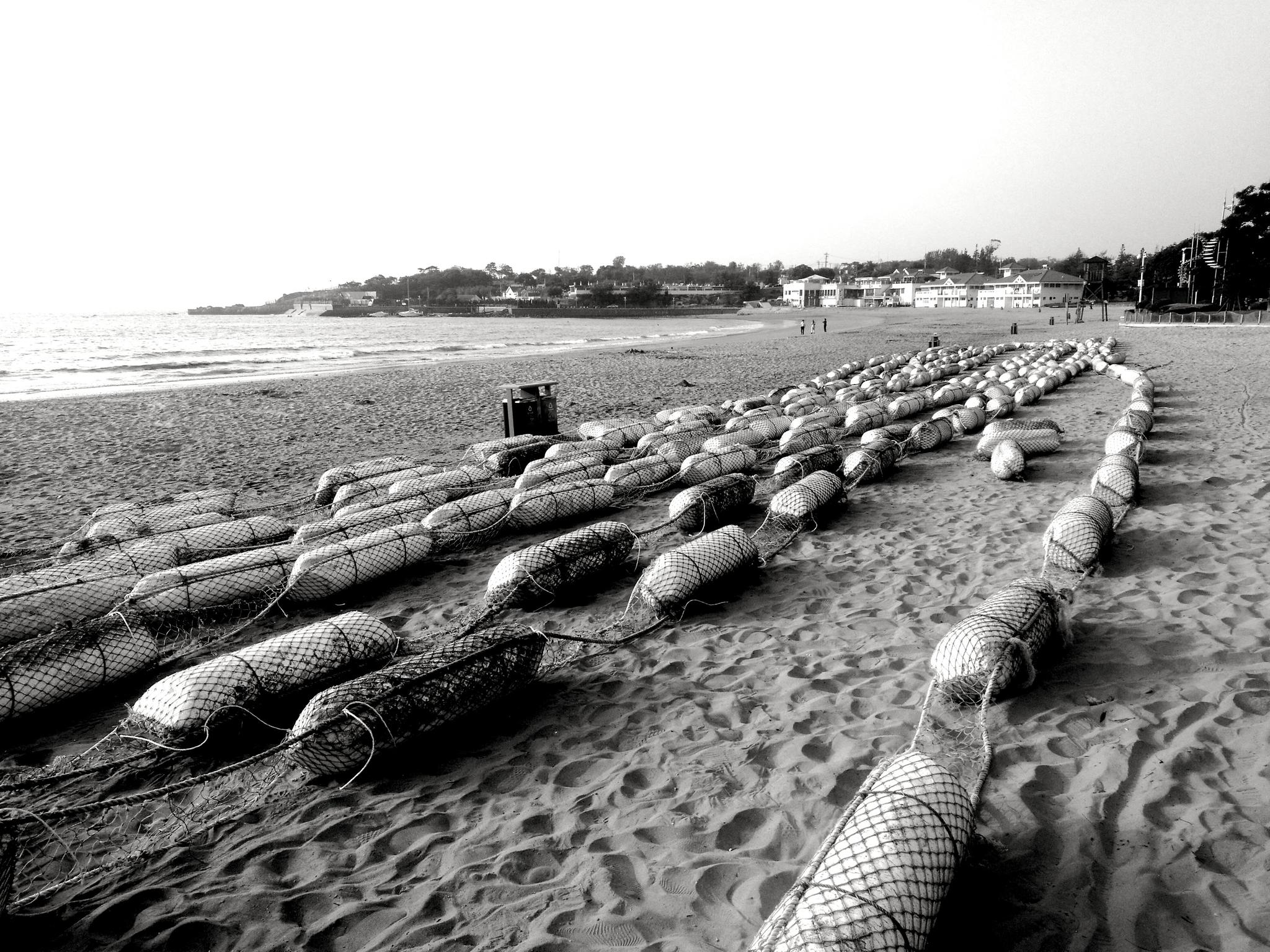 海水浴场防鲨网的浮漂