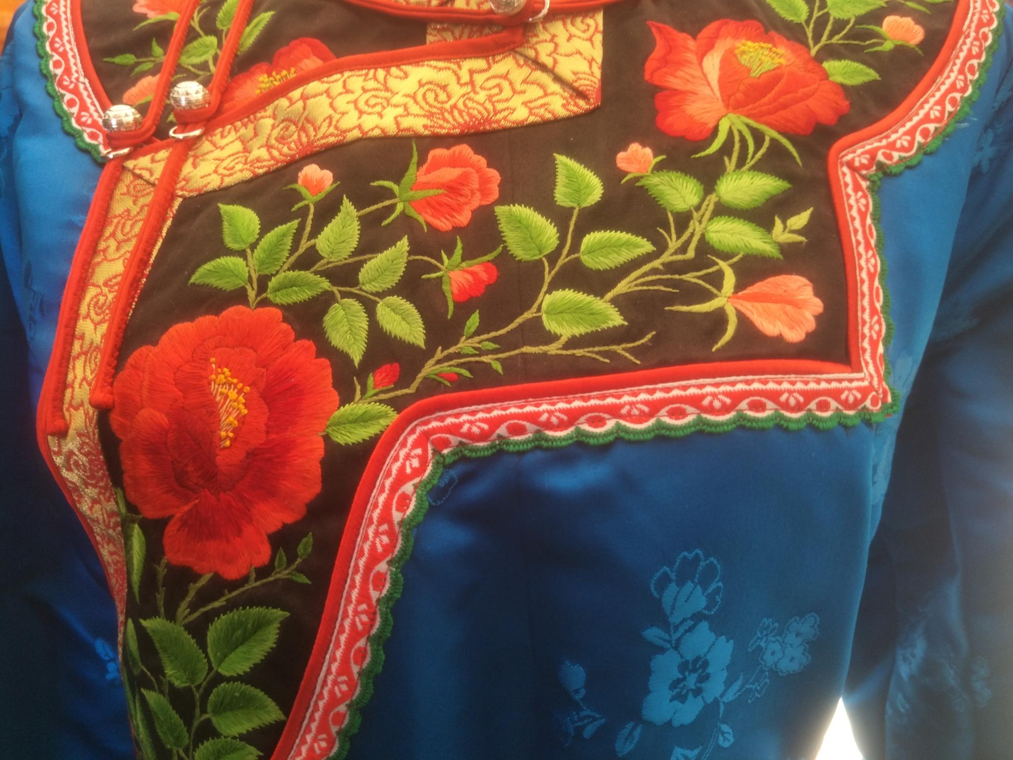 蒙古族刺绣美丽的蒙古袍原创摄影