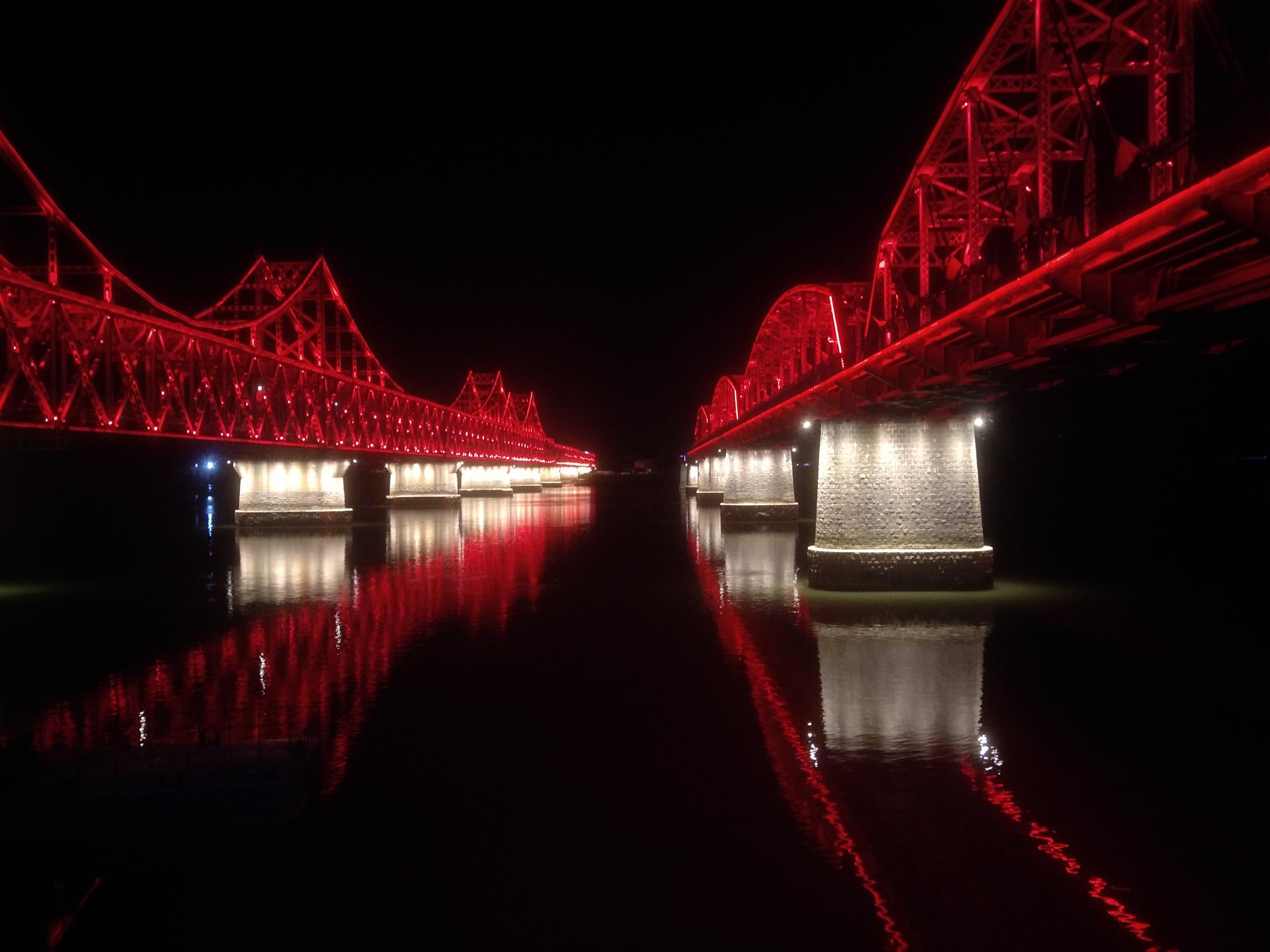 江西有红色弯曲的桥图片