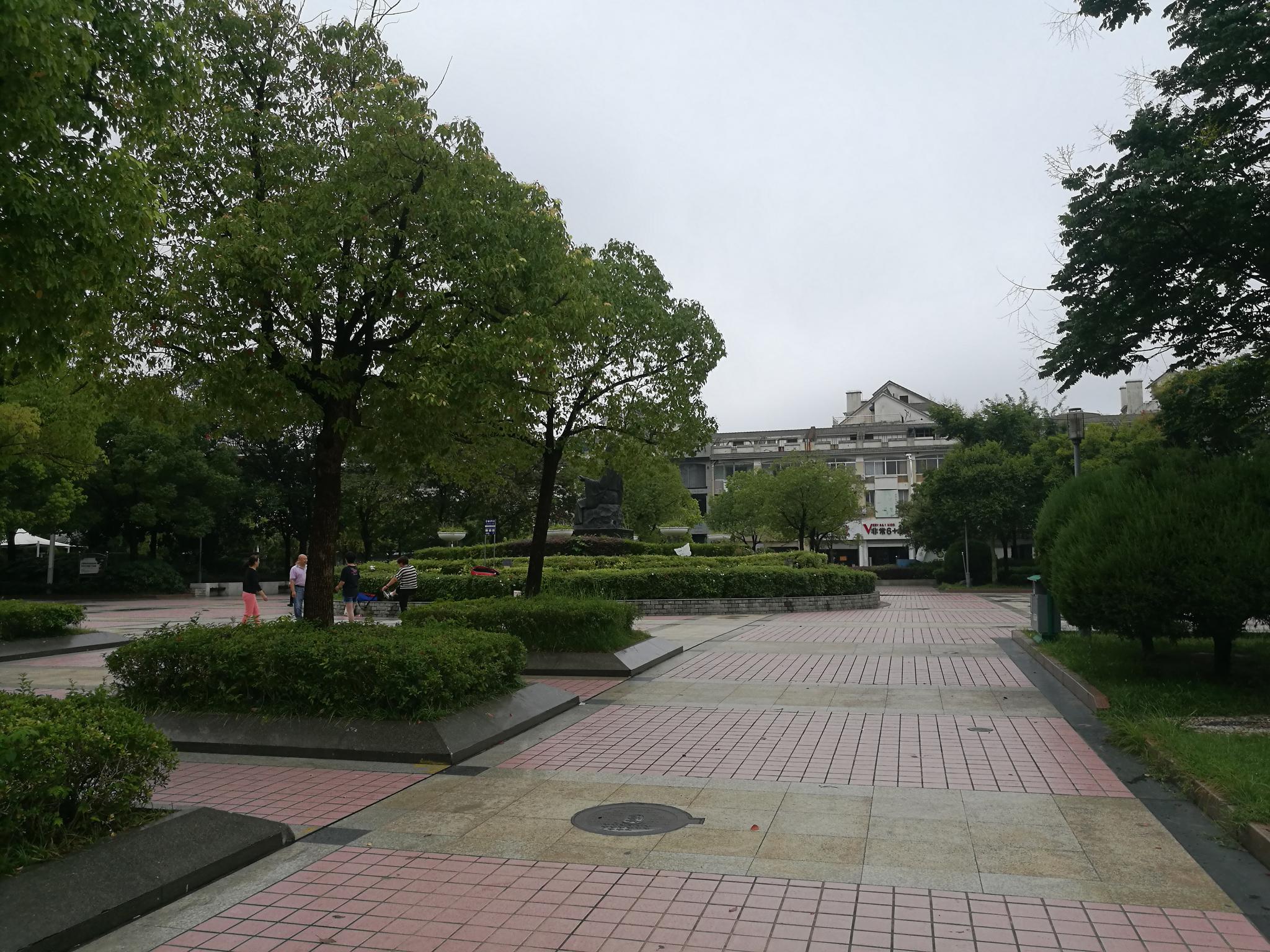 早晨来如皋安定广场走走