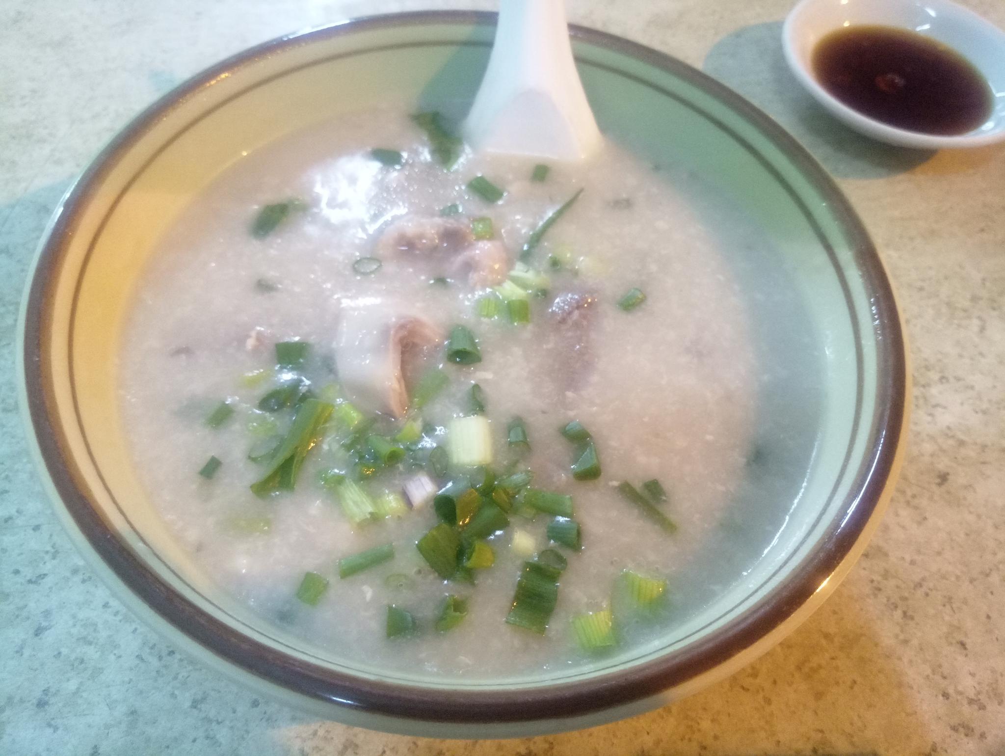 深夜放毒,猪杂粥10元,内有猪肝,软骨,脆肠,瘦肉