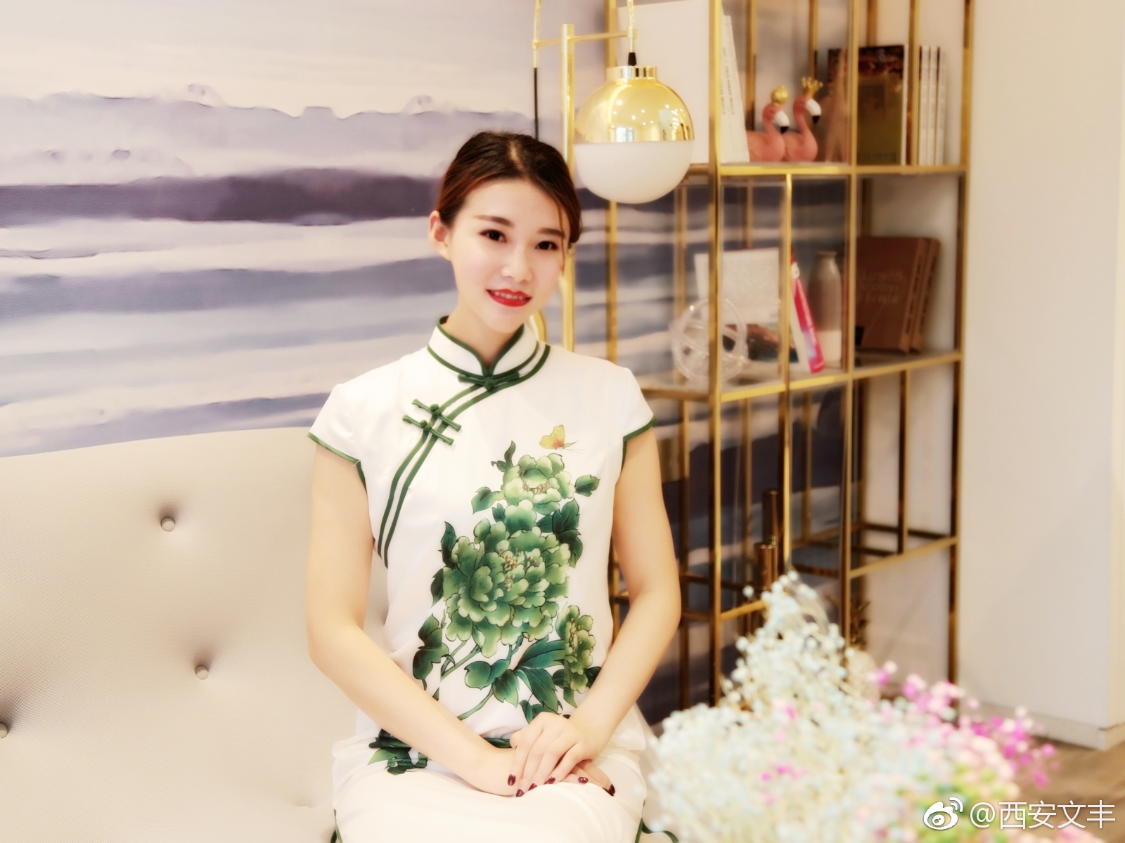 样板间里的旗袍美女