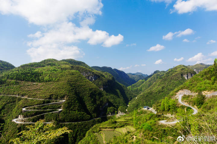 凉灯村位于湖南省凤凰县山江镇,这里风光秀美.