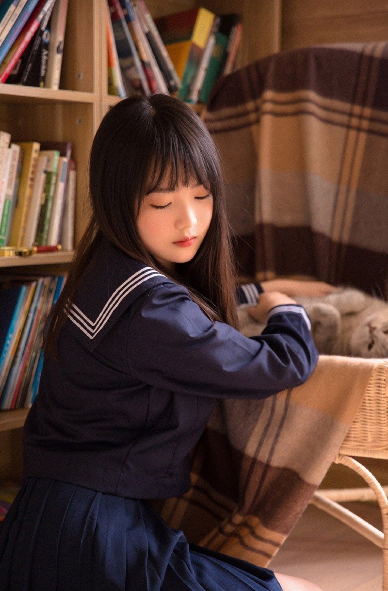 穿水手服的长发萝莉妹纸萌萌的好清新