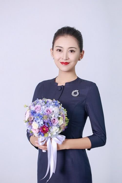 厦航全新行政制服亮相 空地全系列制服换装升级