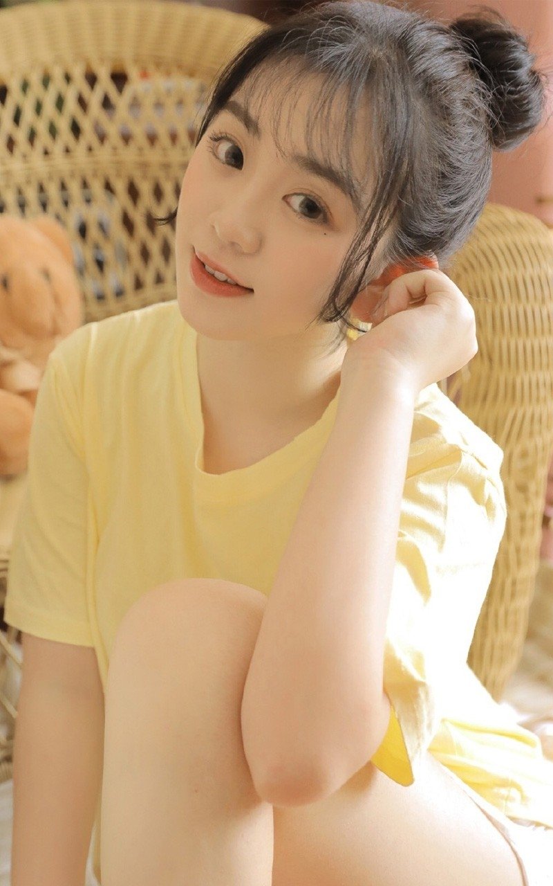 丸子头的清新女生,可爱又美丽.
