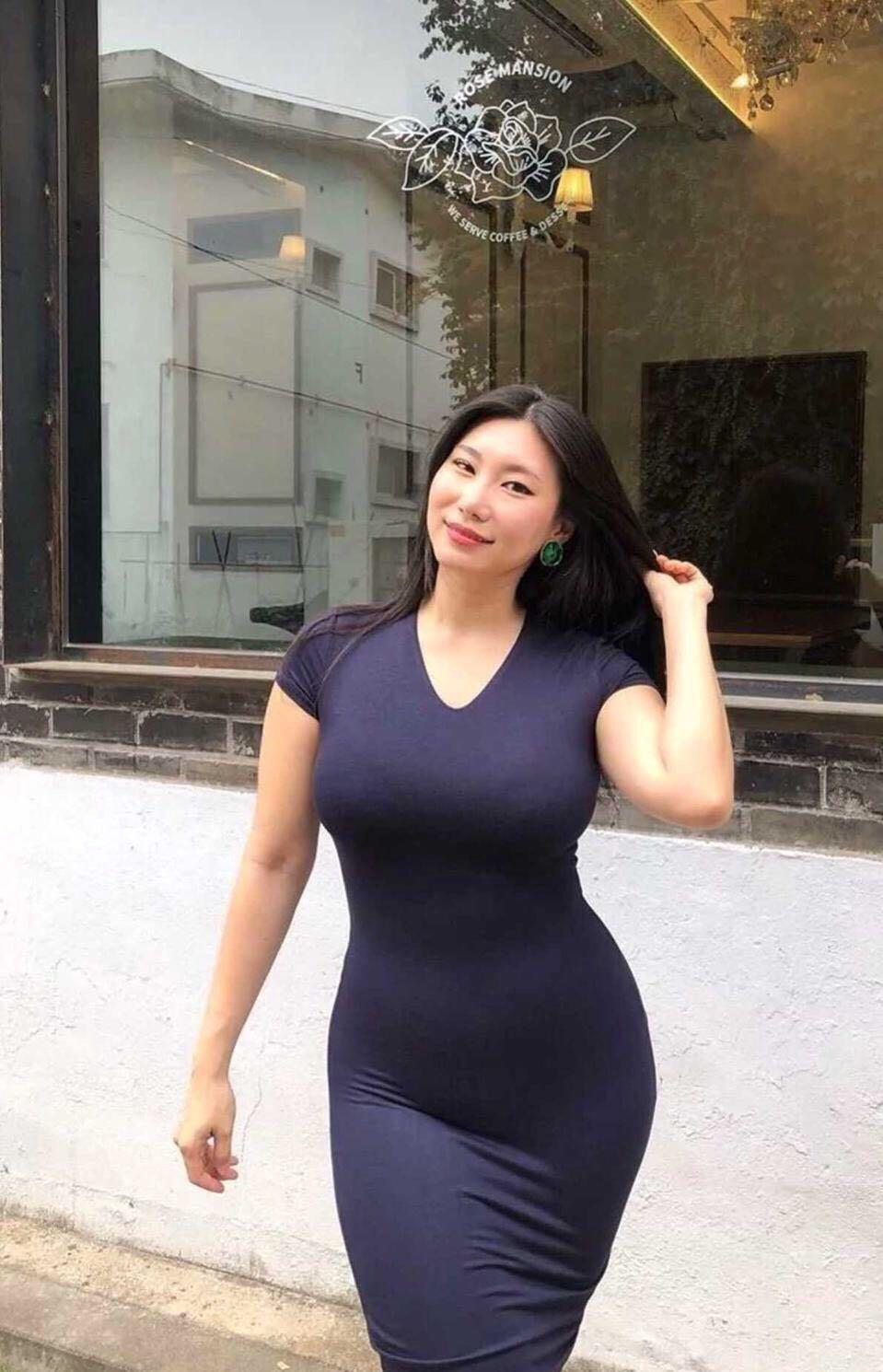 韩国健身的辣妈,喜爱紧身衣穿搭,传递运动时尚美